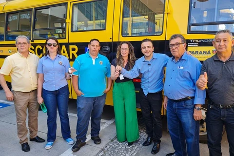 Aliel entrega novos ônibus escolares conquistados pelo mandato