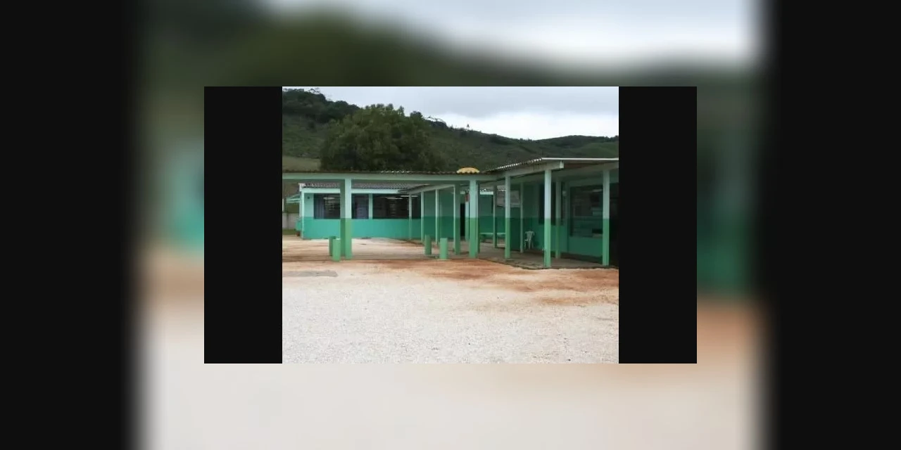Professora é agredida por irmãos em escola na RMC; faca é apreendida pela polícia
