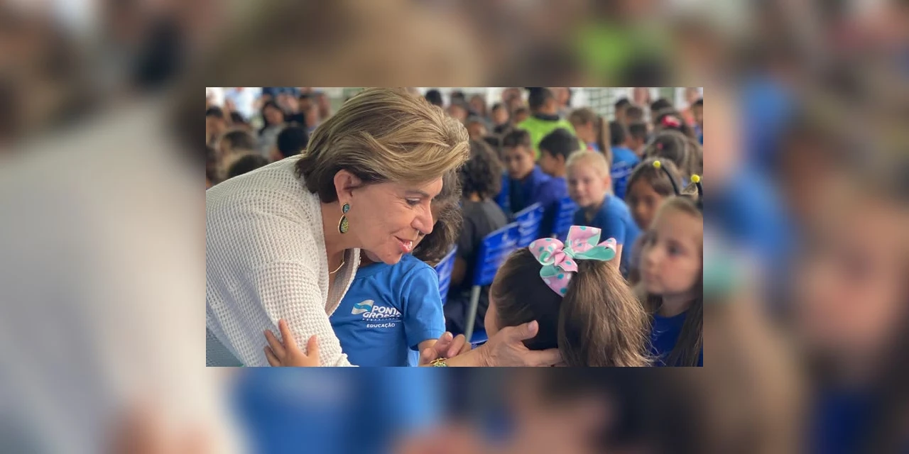 Prefeita Elizabeth anuncia 'botão do pânico' em escolas de PG