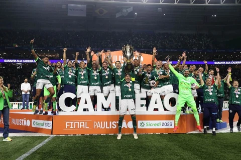 Palmeiras goleia Água Santa por 4 a 0 e fatura o 25° Paulistão de sua história
