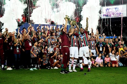 Fluminense goleia o Flamengo e é bicampeão carioca