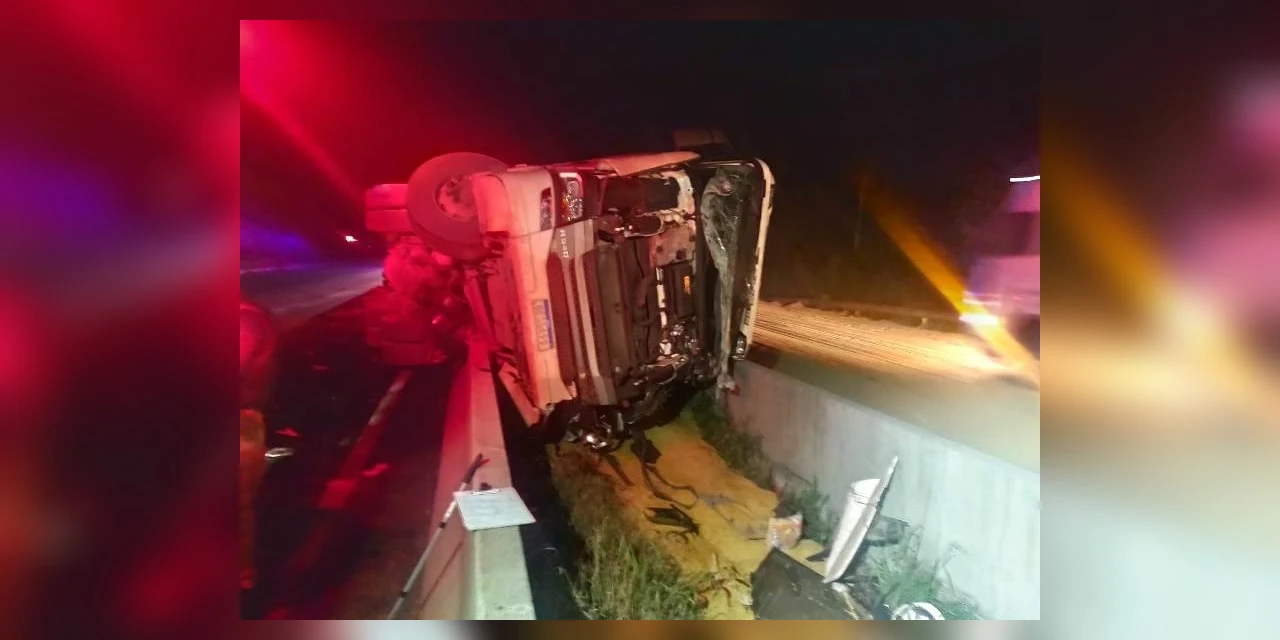 Caminhoneiro morre após tombar carreta na BR-376, em Tibagi