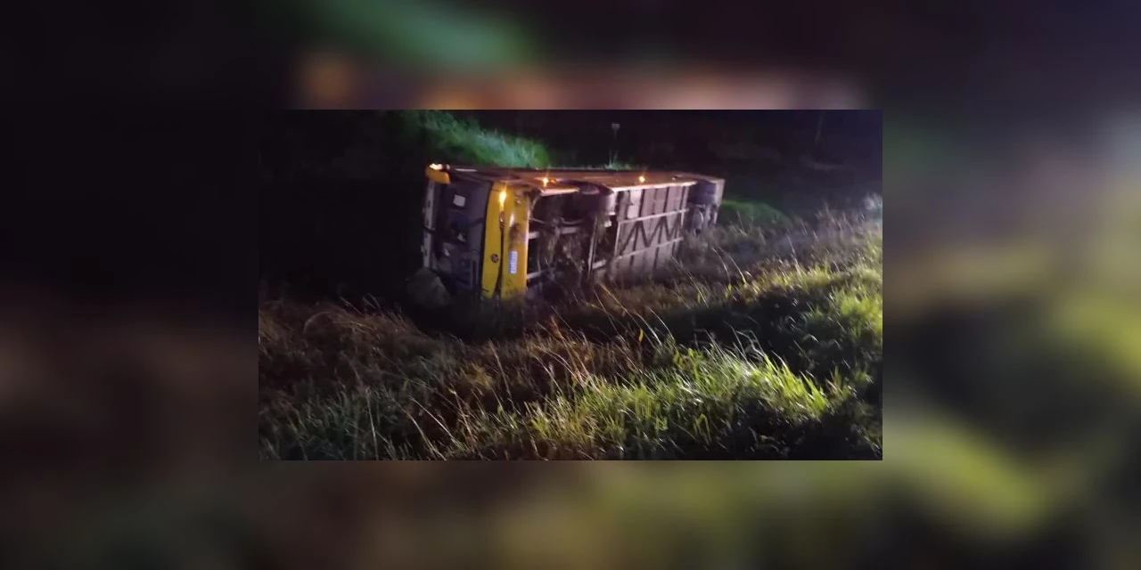 Grave acidente com ônibus de trabalhadores deixa 18 feridos, em Guarapuava
