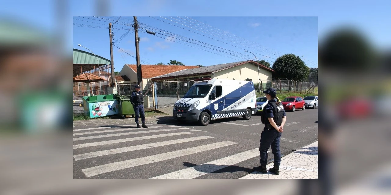 Prefeita Elizabeth anuncia novas medidas de segurança para Escolas e Cmeis