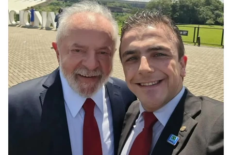 Lula assina Piso Salarial de Enfermagem; Aliel comemora