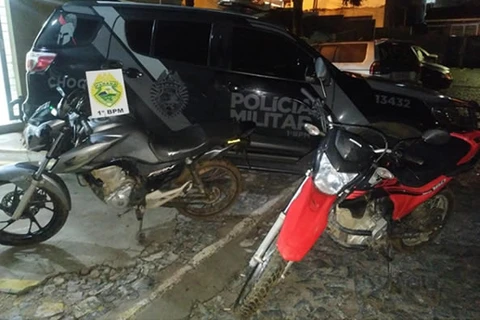 Duas motos roubadas são encontradas escondidas no mato, em PG