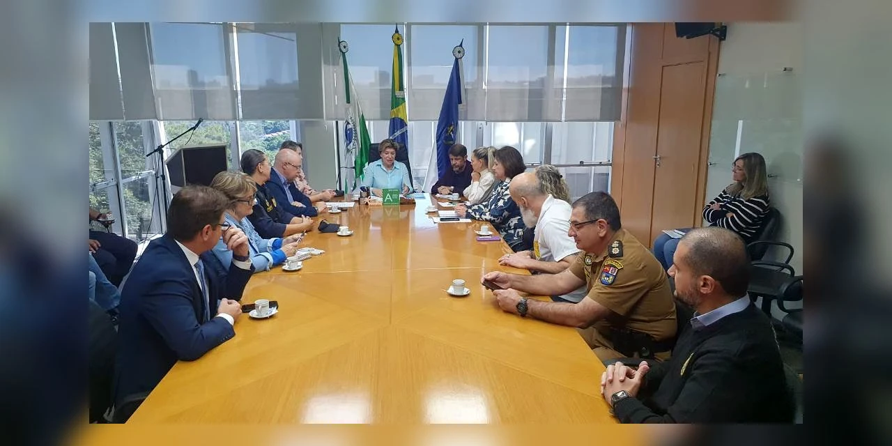 Prefeitura, forças de segurança e Justiça reforçam proteção escolar