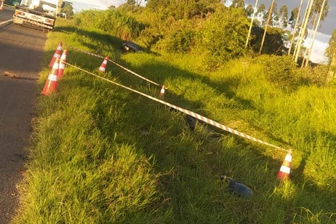 Camaro atropela e mata idoso que vendia pinhão as margens de rodovia, em Carambeí