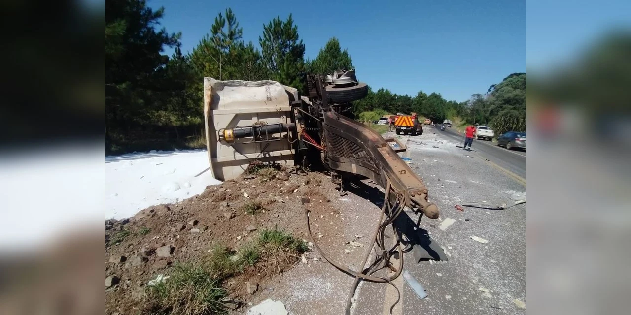 Colisão entre dois caminhões deixa vitima em estado grave, em Tibagi
