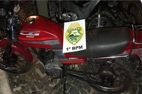 Motocicleta furtada em frente à residência é encontrada no mato, em PG