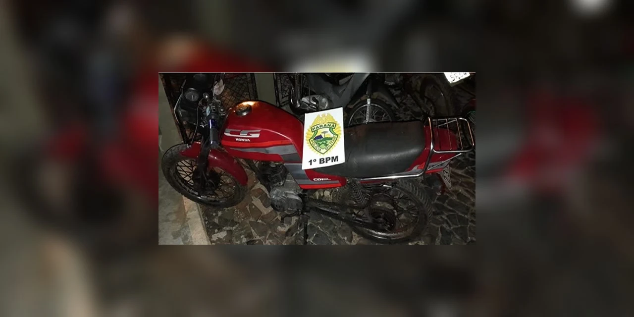 Motocicleta furtada em frente à residência é encontrada no mato, em PG