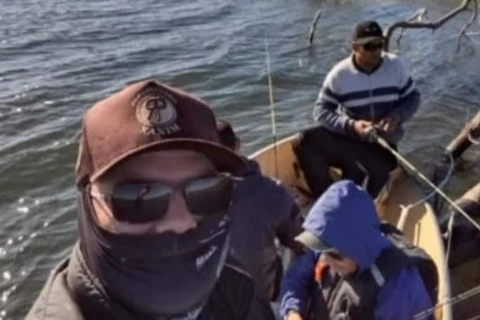 Bombeiros fazem buscas por Castrenses desaparecidos após barco virar na represa de Xavantes