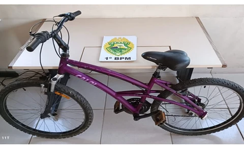 De bicicleta, ladrão rouba vitima em ponto de ônibus na Boa Vista, em PG