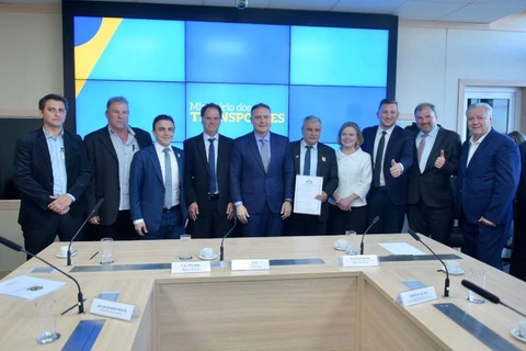 Aliel reúne prefeitos e ministro em Brasília por conclusão da Transbrasiliana