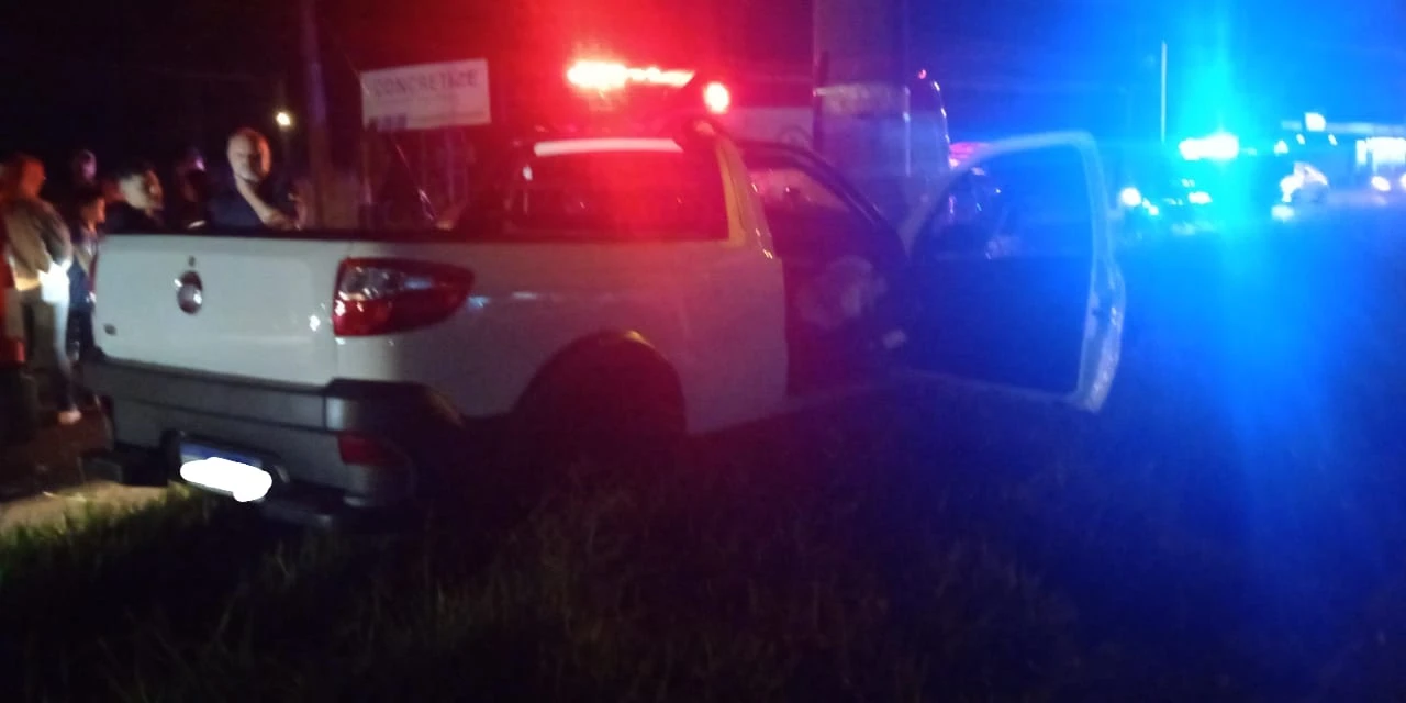 Motorista fica em estado grave, após colidir contra poste na Souza Naves