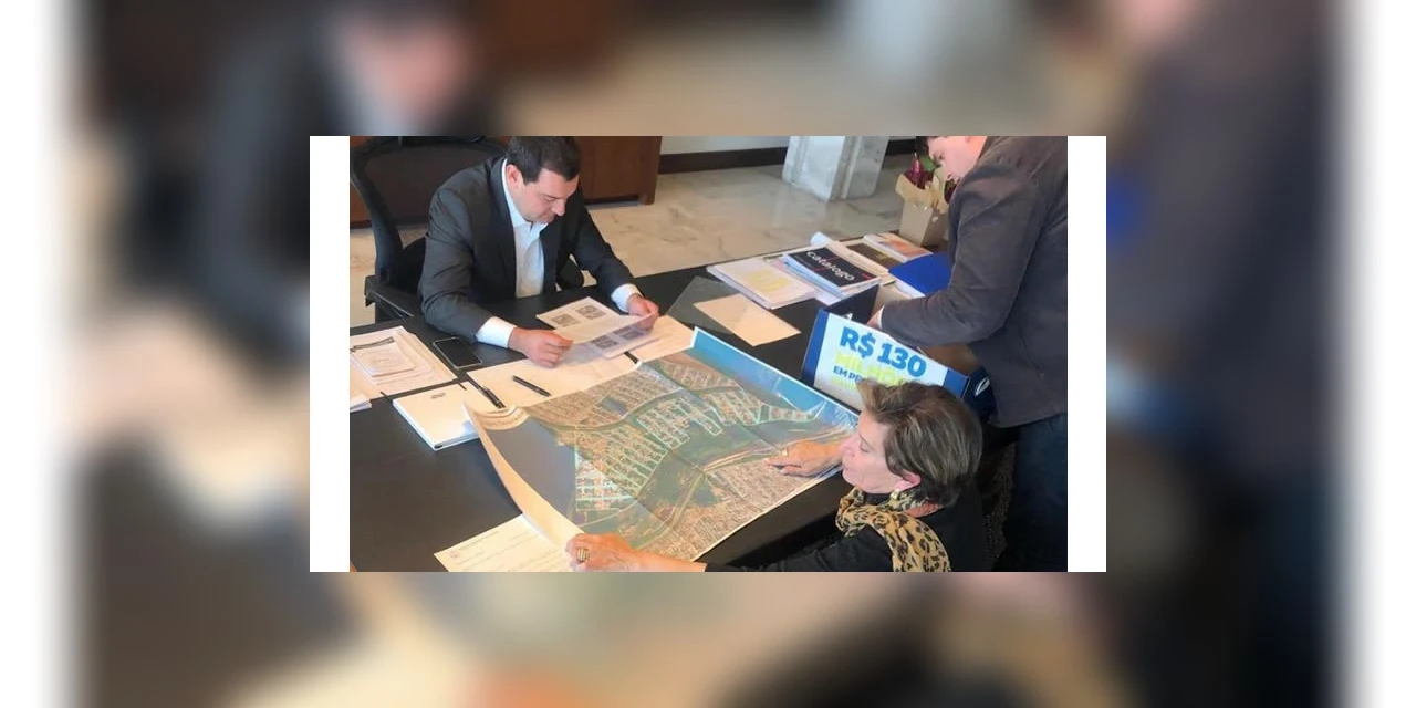 Elizabeth leva R$ 130 milhões em projetos de infraestrutura para o governador Ratinho Jr