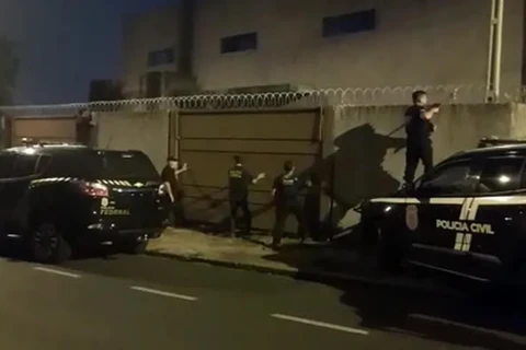 Operação policial mira tráfico internacional de drogas, em Paranaguá