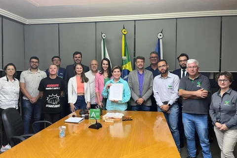 Prefeita Elizabeth encaminha a Câmara Plano de Cargos e Salários para servidores