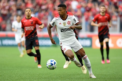 Na Arena da Baixada, Flamengo é superado pelo Athletico-PR por 2 a 1