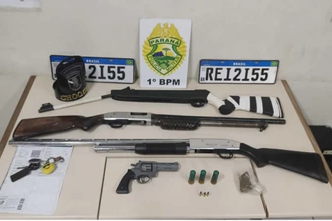 Quadrilha é presa com drogas, armas e veiculo roubado em Carambeí