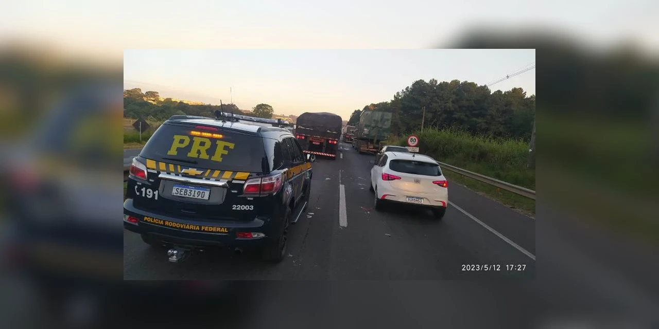 Engavetamento com cinco veículos deixa duas pessoas feridas próximo ao arroio da Ronda, em PG