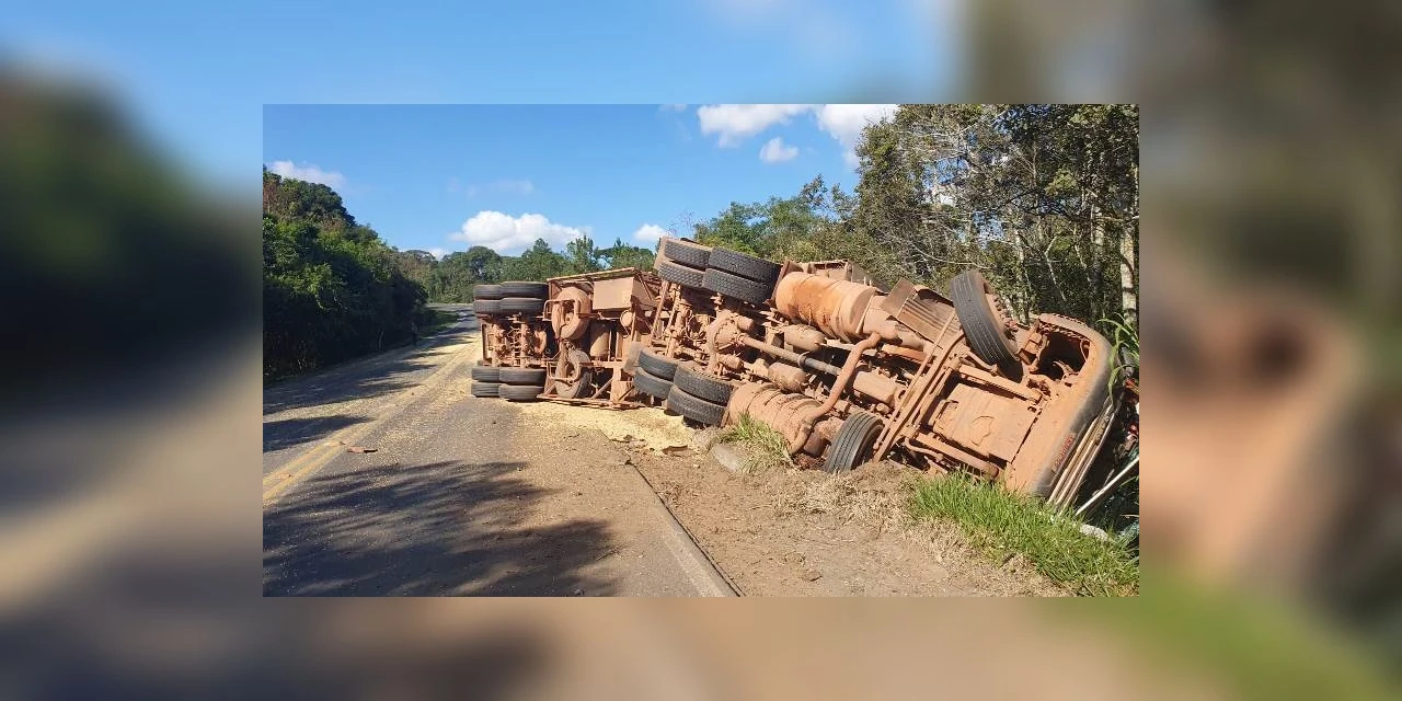 Resgate de corpo de caminhoneiro morto em acidente demora quase duas horas na PR-151, em Palmeira; assista!