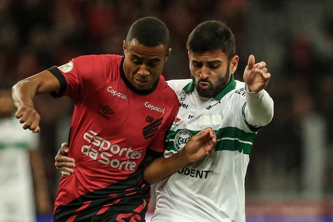 Coxa sai na frente, mas leva virada do Athletico; é a 6ª rodada do Brasileirão sem vencer