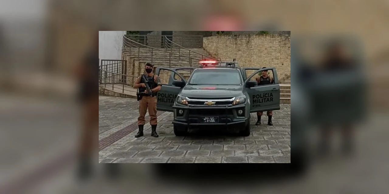 Ladrões interceptam carro, roubam malote com dinheiro, em PG