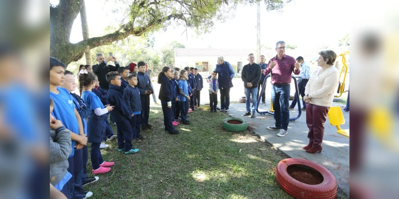 Prefeitura entrega academias ao ar livre para comunidades do Parque do Café e Pinheirinhos
