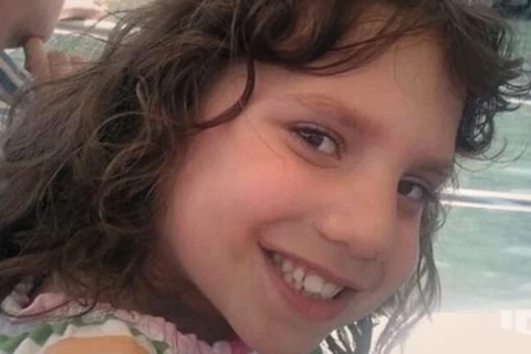 Adulta ‘disfarçada de criança’ aterroriza casal que a adotou nos EUA