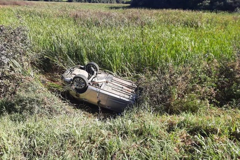 Motorista fica ferido após capotamento na PR-151, em Castro