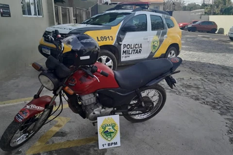 Homem em posse de motocicleta furtada é detido pela PM, em PG