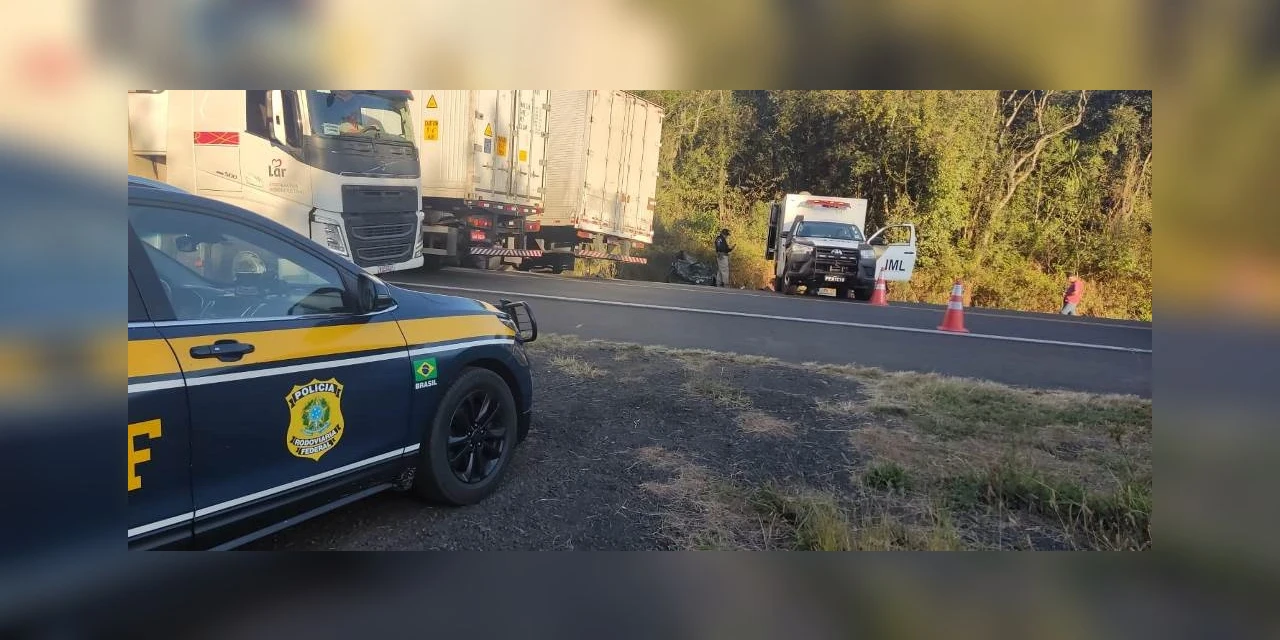 Três pessoas morrem em acidente entre caminhão e automóvel na BR-277, em Palmeira