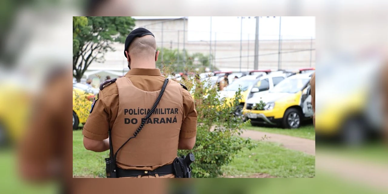 Policial pede lanche em aplicativo, consulta nome do entregador e descobre que ele era foragido
