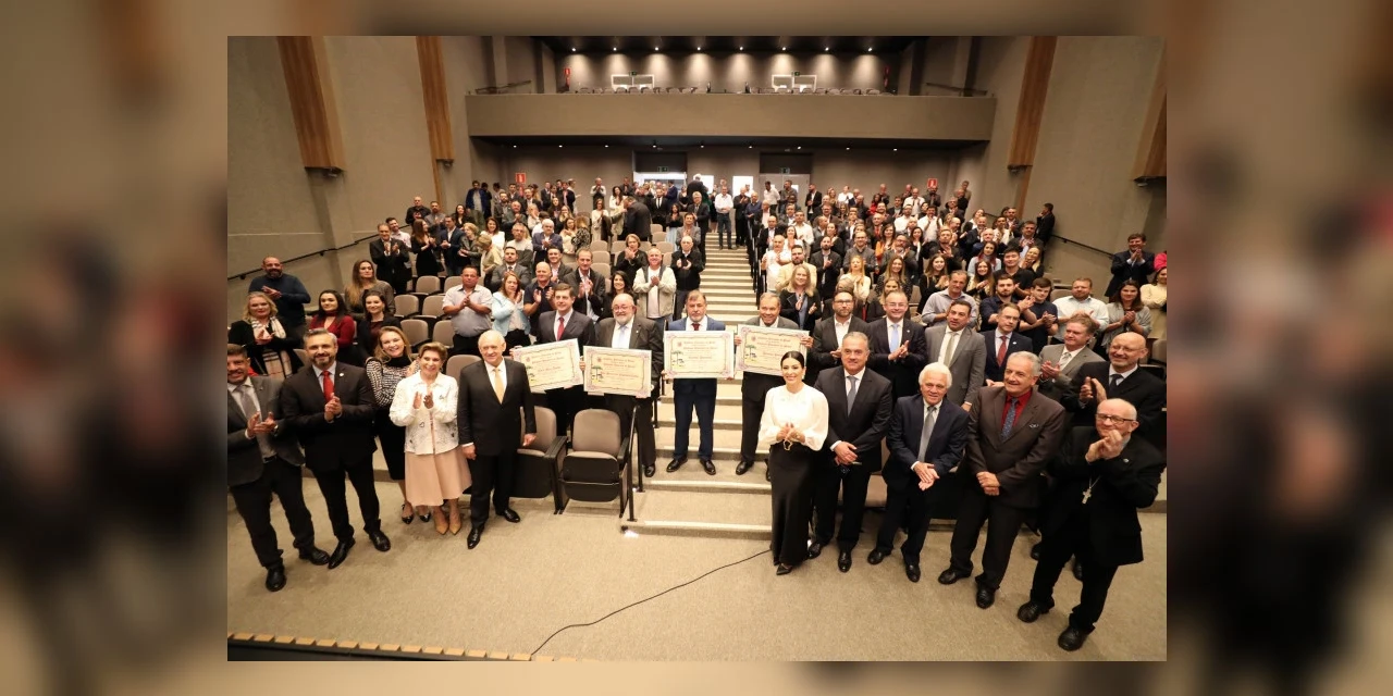 Assembleia Legislativa do Paraná homenageia personalidades de Ponta Grossa