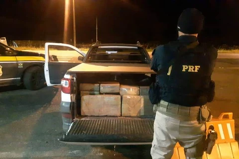 PRF apreende mais de meia tonelada de maconha na BR 277 em Porto Amazonas