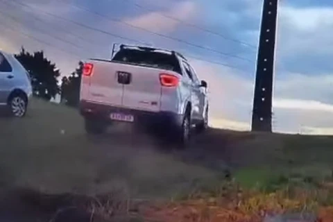 Vídeo mostra perseguição da PRF a caminhonete roubada carregada com 400Kg de maconha