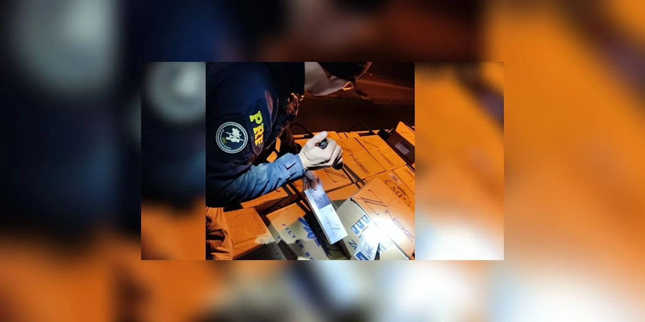 Caminhão carregado com cerca de 450 mil maços de cigarros contrabandeados é apreendido, em Ponta Grossa