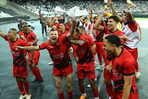 Athletico vence o Botafogo nos pênaltis e chega às quartas de final da Copa do Brasil