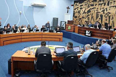 Ministério Público pede esclarecimentos à Câmara de Ponta Grossa sobre reajuste e vale-alimentação para vereadores