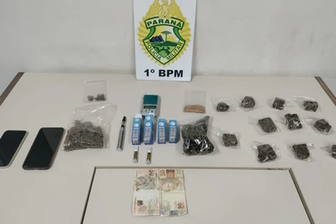 Operação policial apreende drogas e cumpre mandado de prisão, em PG