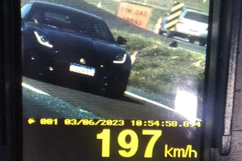 Veículos são flagrados a quase 200km/h na BR-376, em São José dos Pinhais