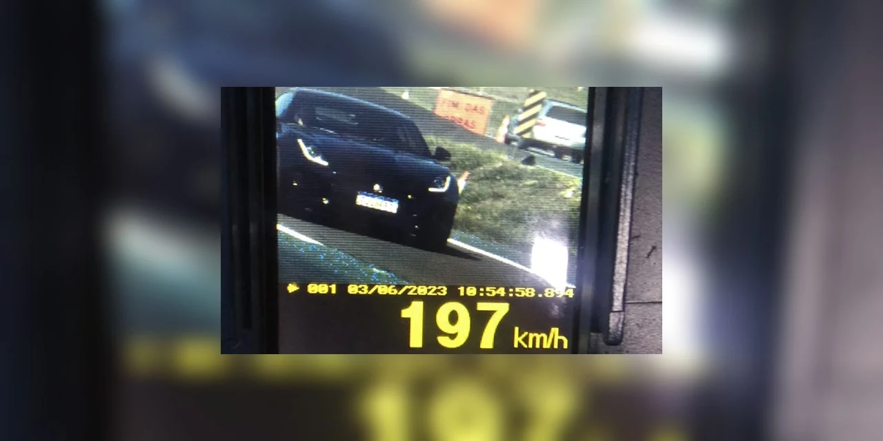 Veículos são flagrados a quase 200km/h na BR-376, em São José dos Pinhais
