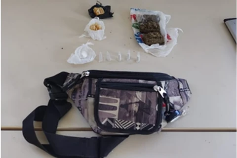 Grupo suspeito foge deixando para trás ‘pochete’ com drogas em PG