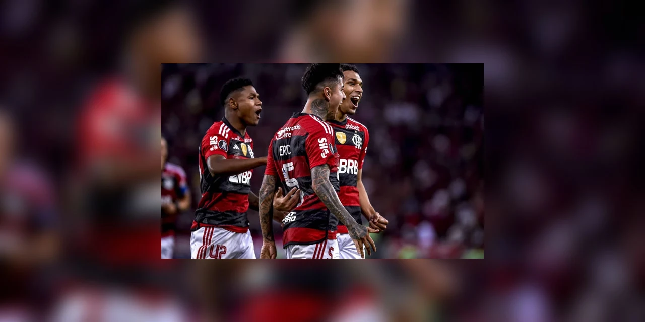 Flamengo luta até o fim e vence o Racing por 2 a 1 no Maraca