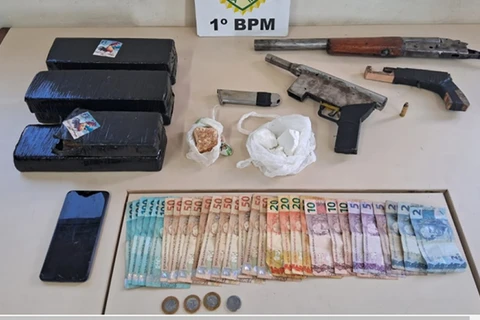 PM apreende drogas, armas e fecha “Boca de Fumo”, em bairro de PG