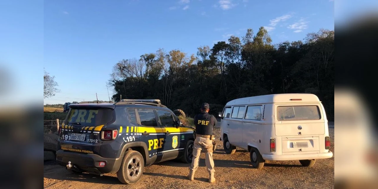 PRF Recupera veículo roubado que transitava com placas trocadas, em Imbaú