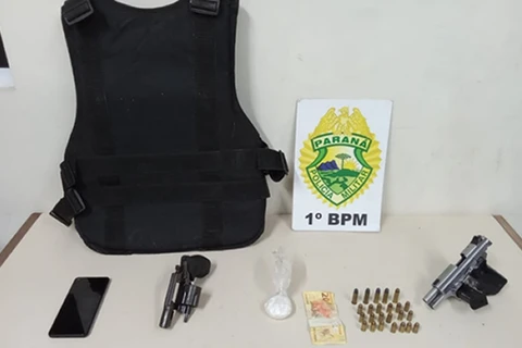Mulher é detida com drogas, armas e munições em Ponta Grossa