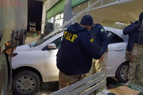 Após perseguição, motorista é preso com 150Kg de drogas dentro de carro, em Ponta Grossa