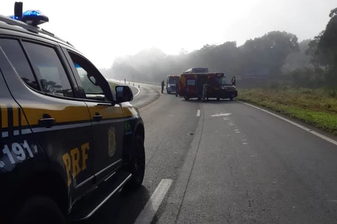 Motociclista morre após colidir na traseira de ônibus em Ponta Grossa
